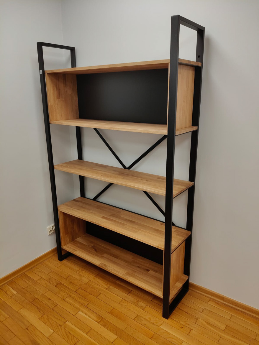 Bücherregal mit fünf Regalen für eine öffentliche Einrichtung in Zielona Góra