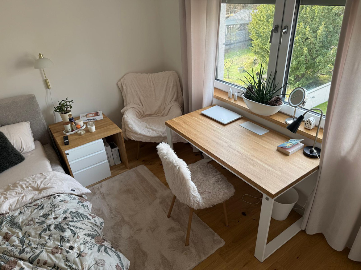 Schlafzimmereinrichtung mit Deerhorn-Möbeln für Frau Alexandra in Toruń, Polen