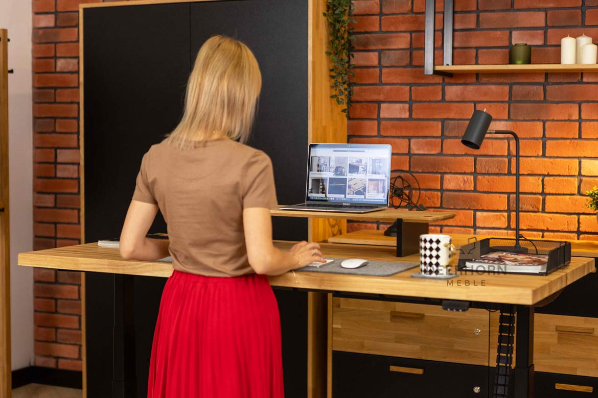 Elektryczne biurko poprawiające postawę