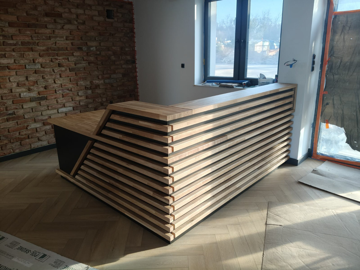 Lada recepcyjna z lamelami dla Green Petrol Sp. z o.o. w Wierzbicy