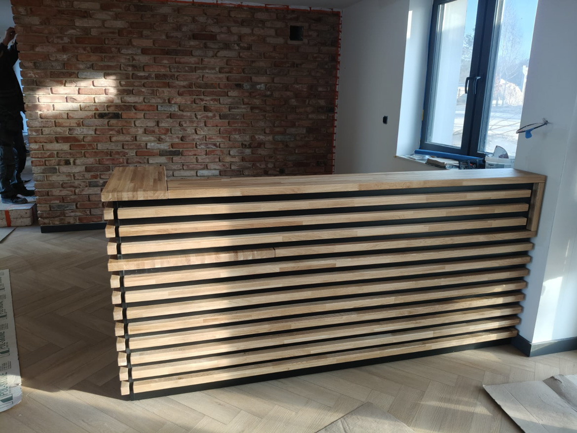 Lada recepcyjna z lamelami dla Green Petrol Sp. z o.o. w Wierzbicy