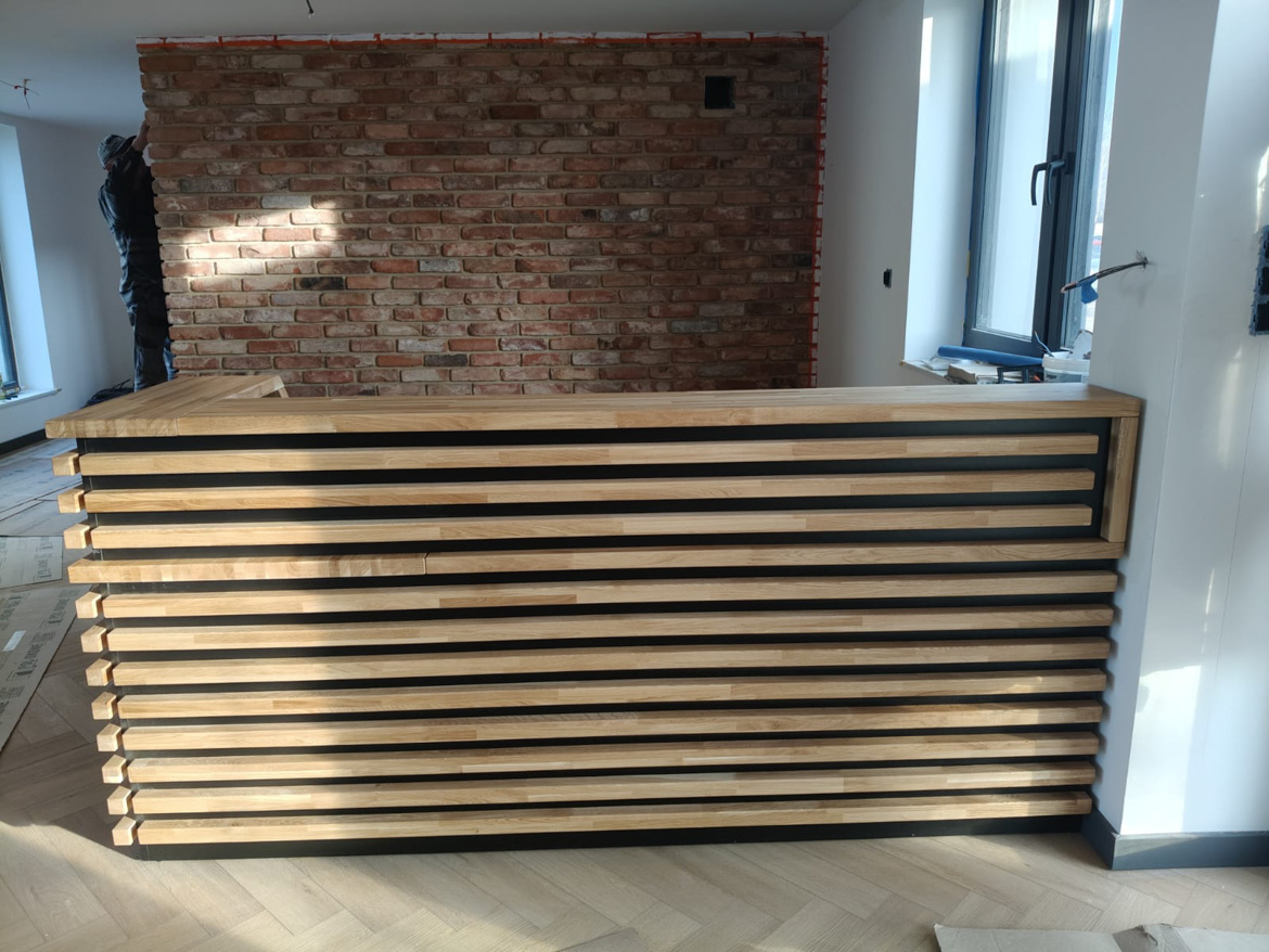 Lada recepcyjna z lamelami dla Green Petrol Sp. z o.o. w Wierzbicy