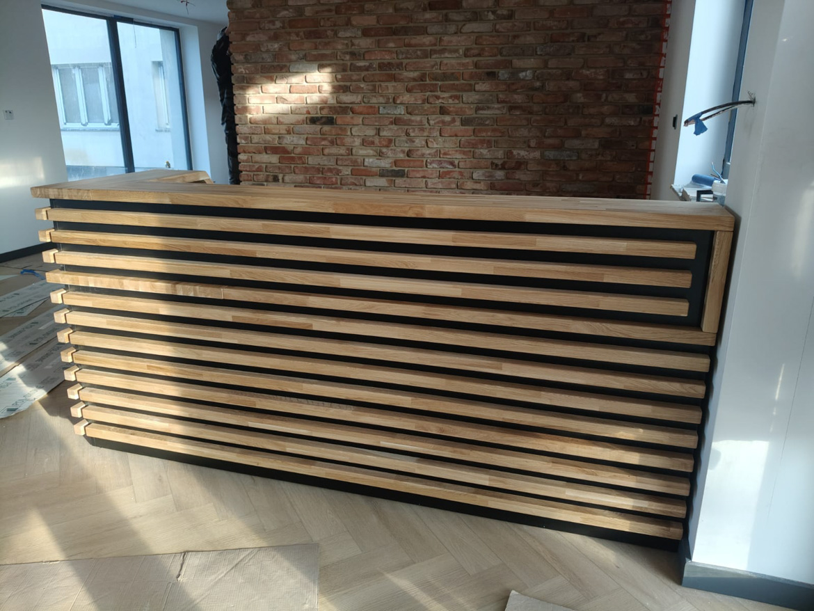 Lada recepcyjna z lamelami dla Green Petrol Sp. z o.o. w Wierzbicy