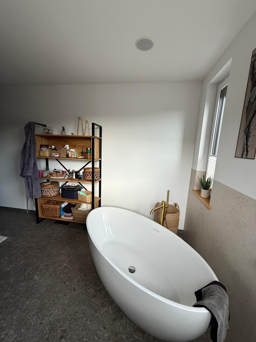 Regał Deerhorn jako element aranżacji łazienki dla Pani Natalii w Gdańsku