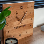 eine Uhr zum Aufstellen oder Aufhängen