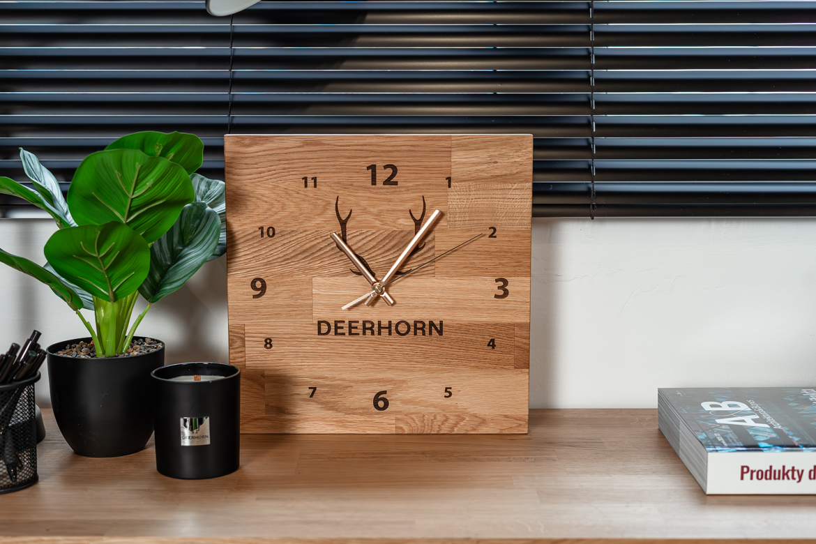 Uhr für die Rezeption im Büro Uhr für die Rezeption im Büro