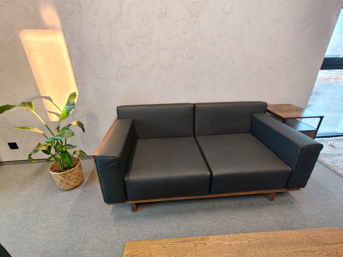 Zestaw wypoczynkowy do biura producenta elektroniki HEKATO w Szewcach (okolice Wrocławia)