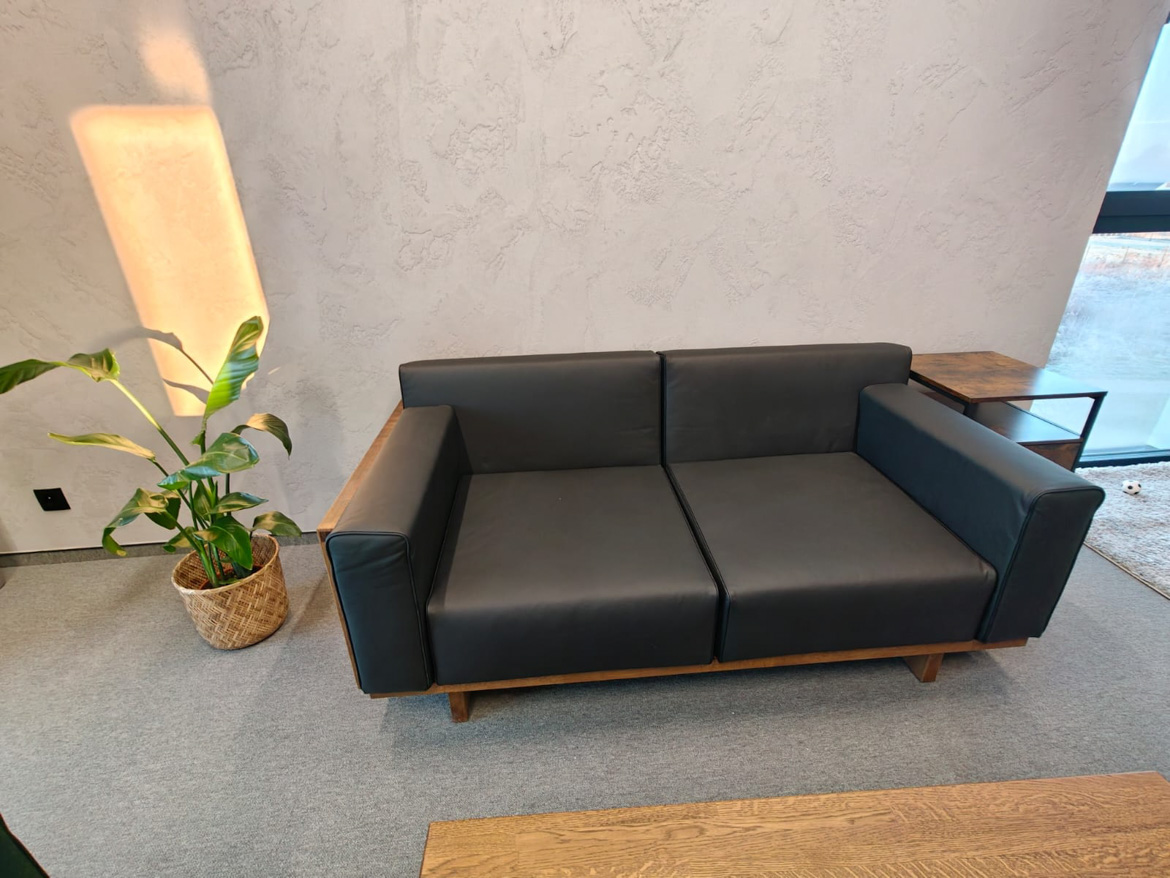 Zestaw wypoczynkowy do biura producenta elektroniki HEKATO w Szewcach (okolice Wrocławia)