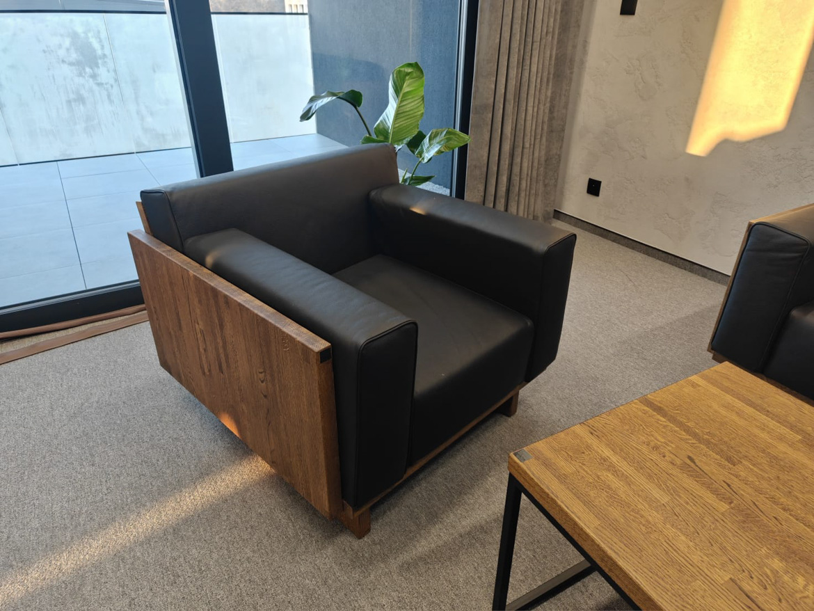 Zestaw wypoczynkowy do biura producenta elektroniki HEKATO w Szewcach (okolice Wrocławia)