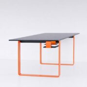 Design-Schreibtisch für das Büro, orange, 2026