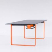 Design-Schreibtisch für das Büro, orange, 2026