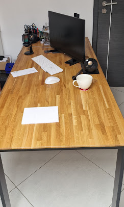 Biurko Loft Office dla firmy SZTUKA MARKI Sp. z o.o. z Warszawy