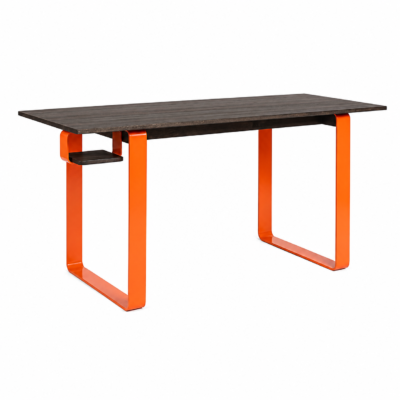 Ein orangefarbener Designerschreibtisch für moderne Räume