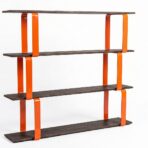 Asymmetrisches orangefarbenes Regal für das Büro