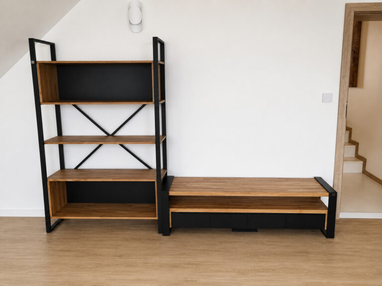 Regal und TV-Schrank für das Büro im Dachgeschoss von Herrn Michał aus Krakau