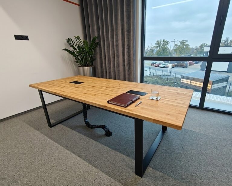 Konferenztisch im modernen Design