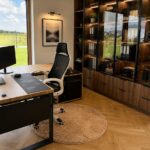 Eckschreibtisch im Heimbüro