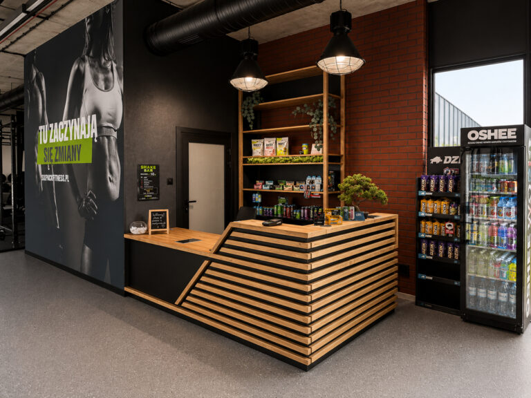 Maßgefertigte Empfangsmöbel für einen Fitnessclub