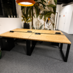 Arbeitsplatz für ein vierköpfiges Team