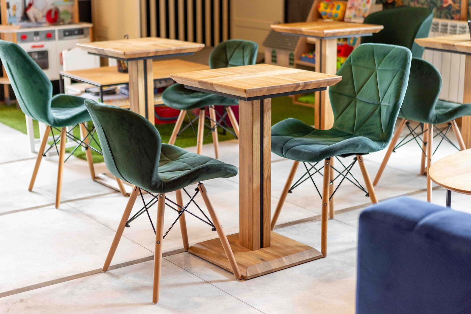 Tische für das firmeneigene Café
